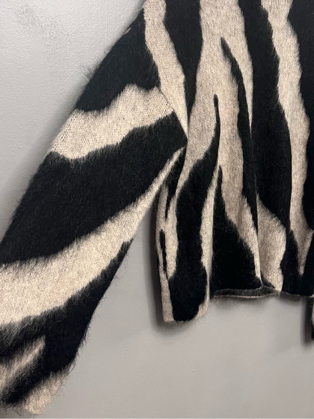 H&M Premium Selection Zebra Print Mohair Blend Mock Neck Sweater XS - Picture 2 of 7